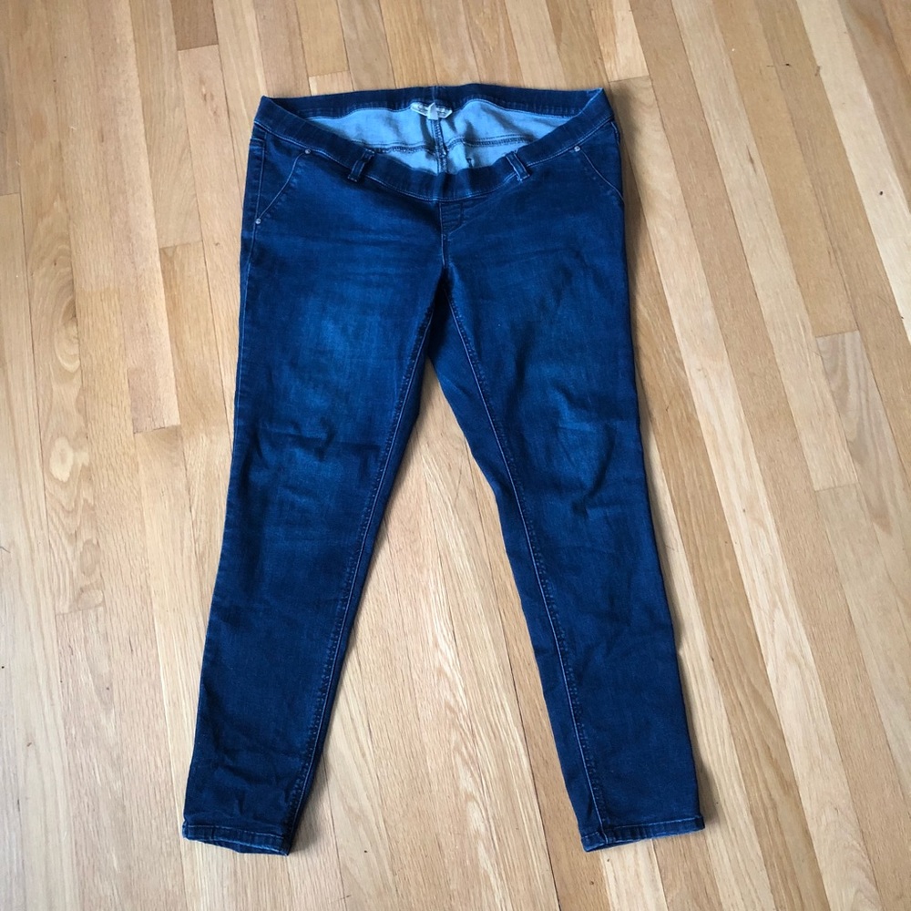 Jessica Simpson under-the-bump maternity jeggings